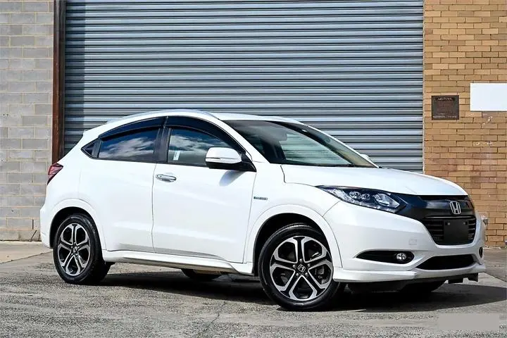 White Honda Vezel luxury SUV with private chauffeur in Sri Lanka